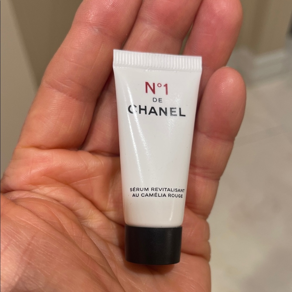CHANEL Skincare no.1 de Chanel serum Collection . - Picture 2 of 7